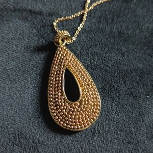 Gold Teardrop Pendant Necklace Stainless Steel Minimalist Quiet Luxury